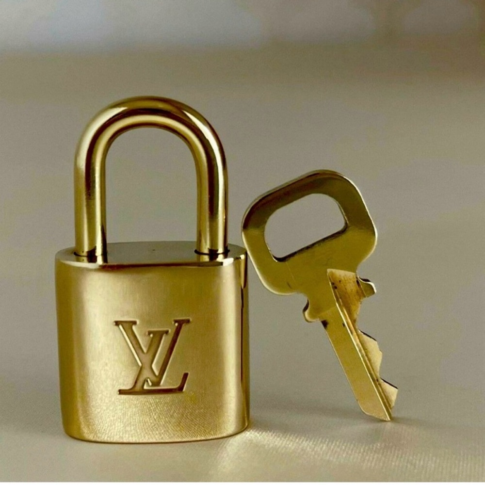 Louis Vuitton 319 Gold Padlock